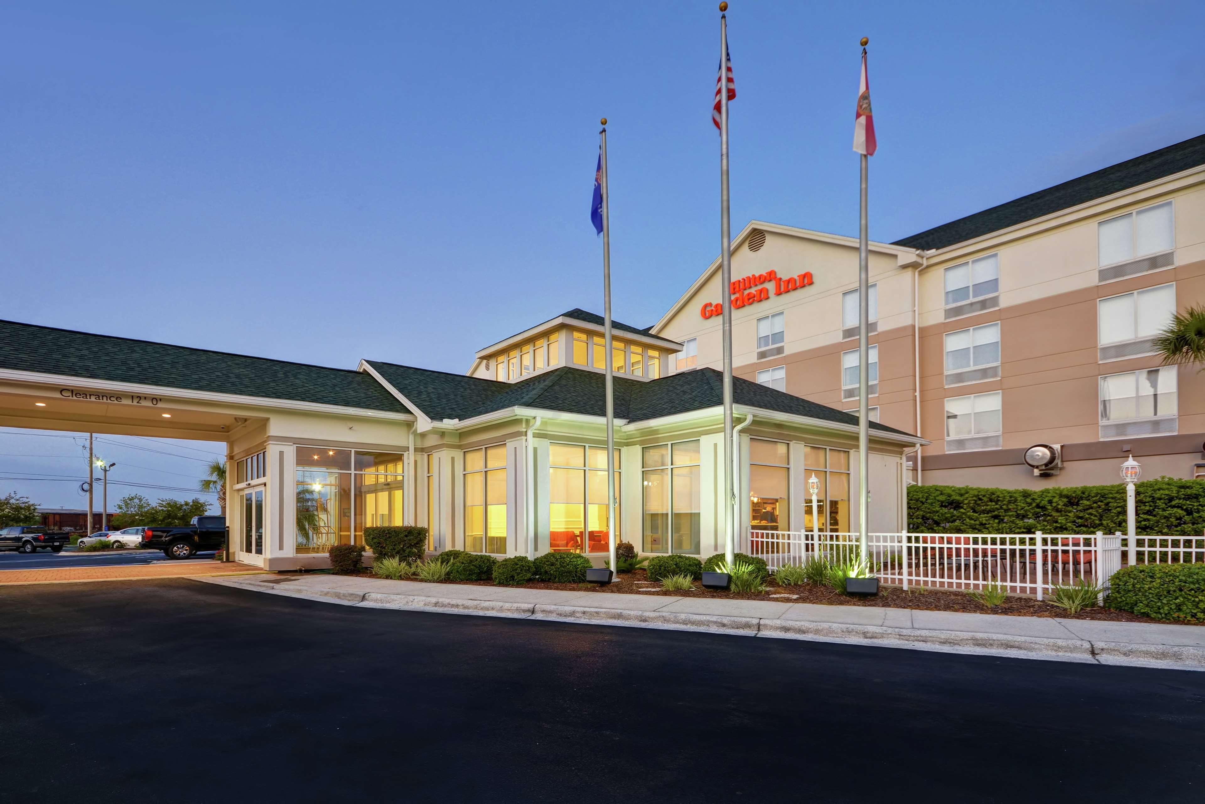 Hilton Garden Inn Panama City Exterior photo