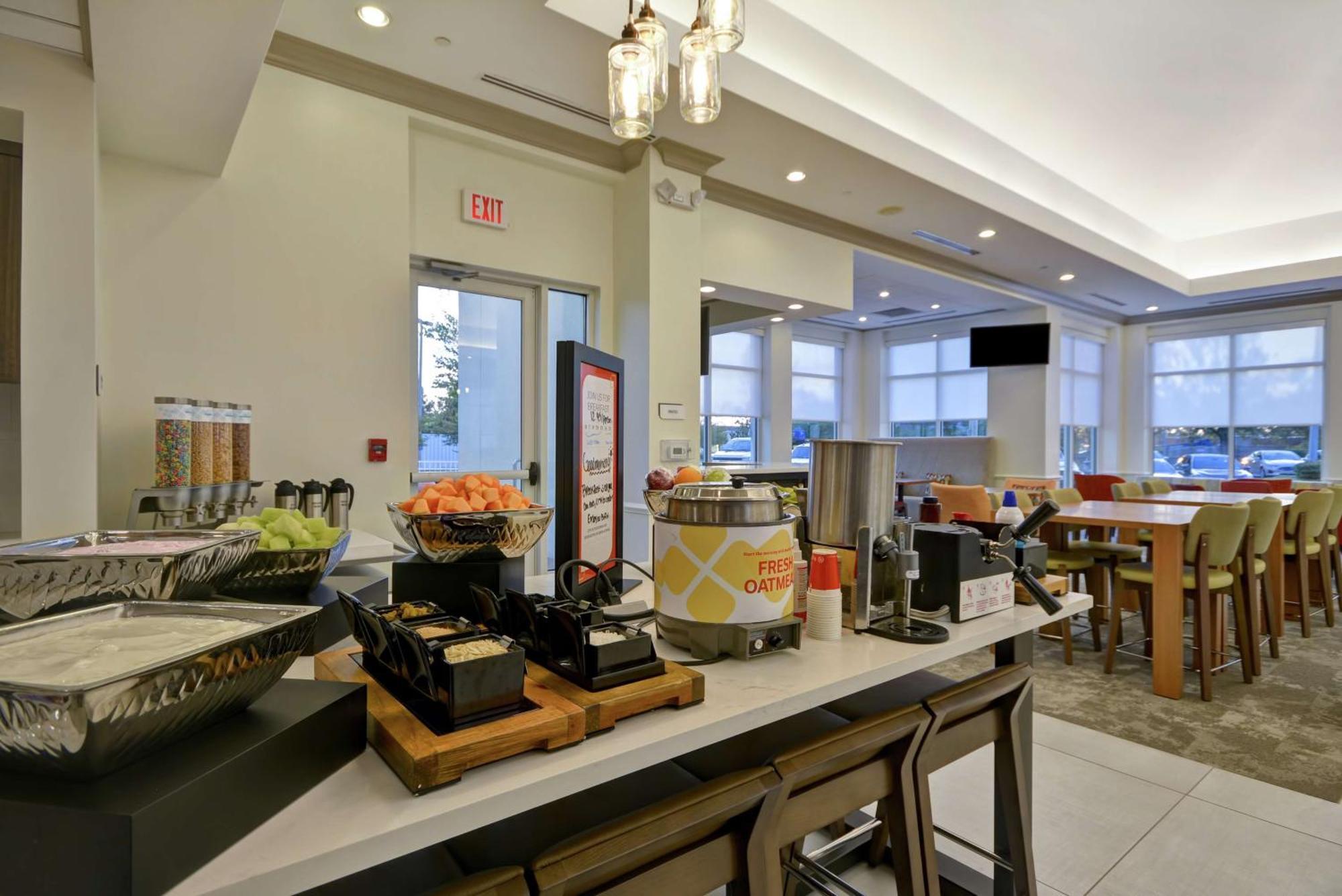 Hilton Garden Inn Panama City Exterior photo