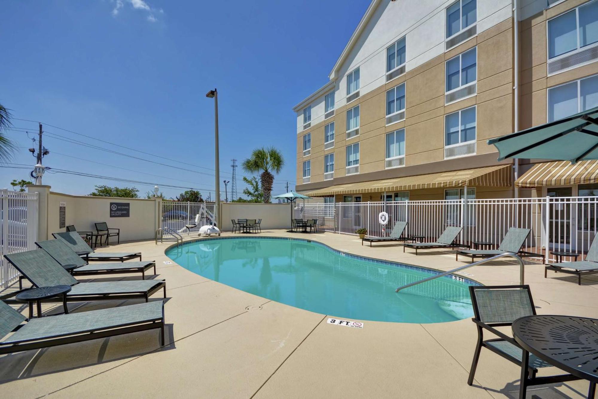 Hilton Garden Inn Panama City Exterior photo